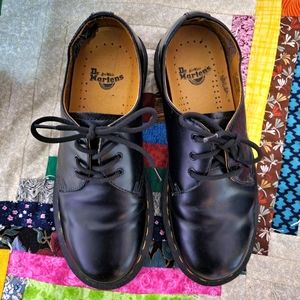 Dr. Martens Gibson Low Cut Flat Shoes